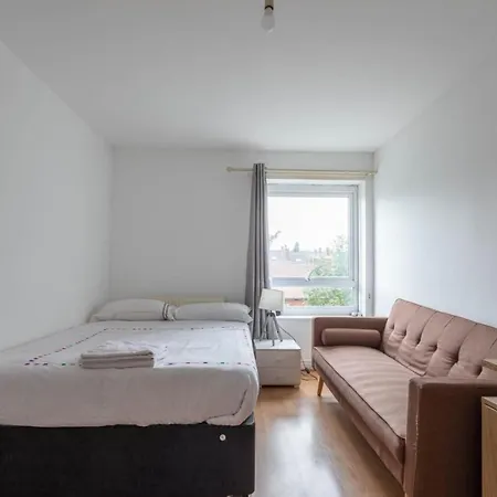 Hanifa Place * Leeds (West Yorkshire)
